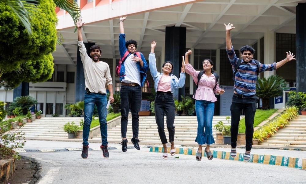 The Weekend Leader - IIT Bombay Students Bag Over 85 Offers with Rs 1 Crore CTC in Placement Season